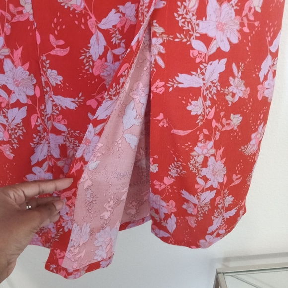 Chelsea & Theodore Red Floral Side Button Slit Printed Midi Skirt - Picture 7 of 8